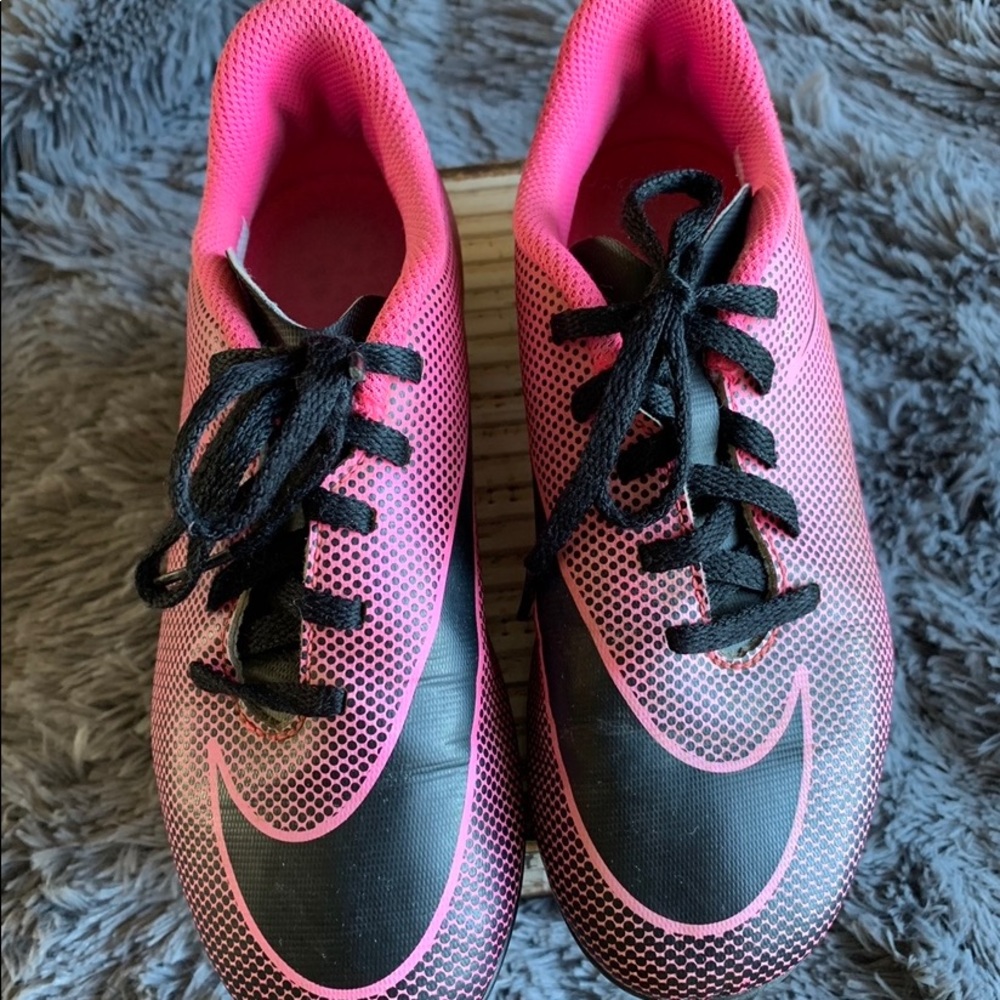 NIKE SOCCER SHOES FOR GIRL